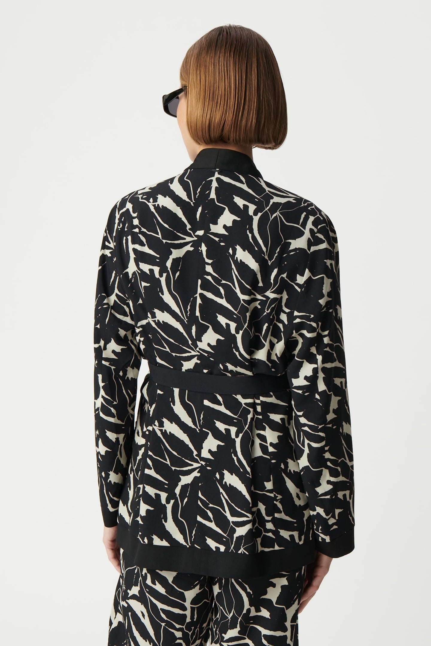 REVERSIBLE BLACK ZEBRA FLOWER PRINT JACKET 4